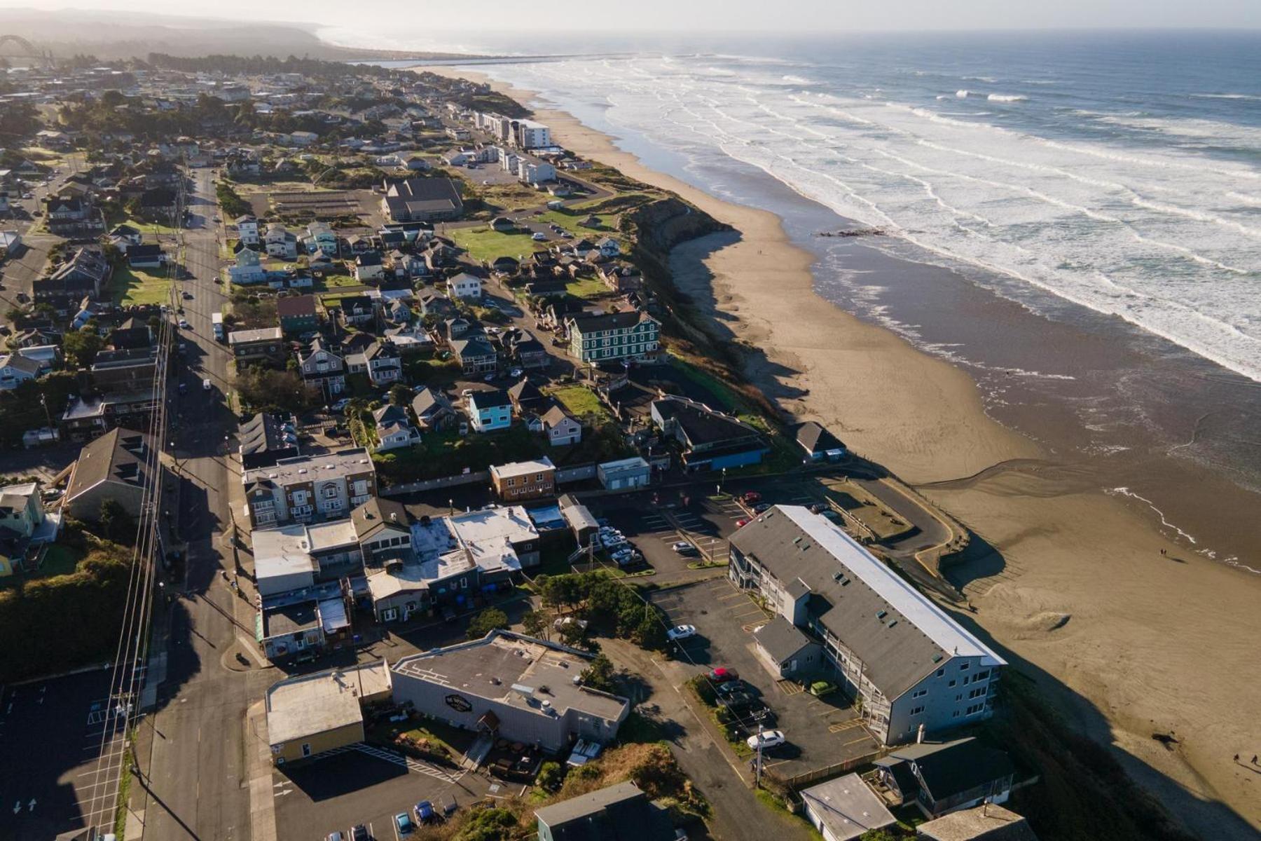 On The Beach Newport Exterior photo