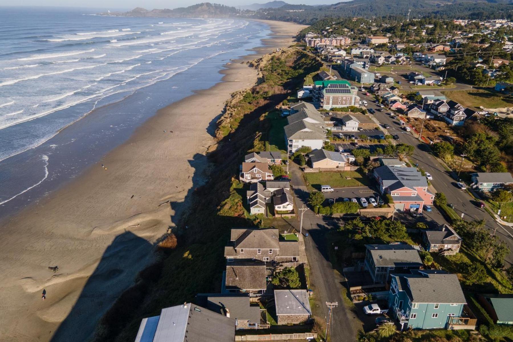 On The Beach Newport Exterior photo