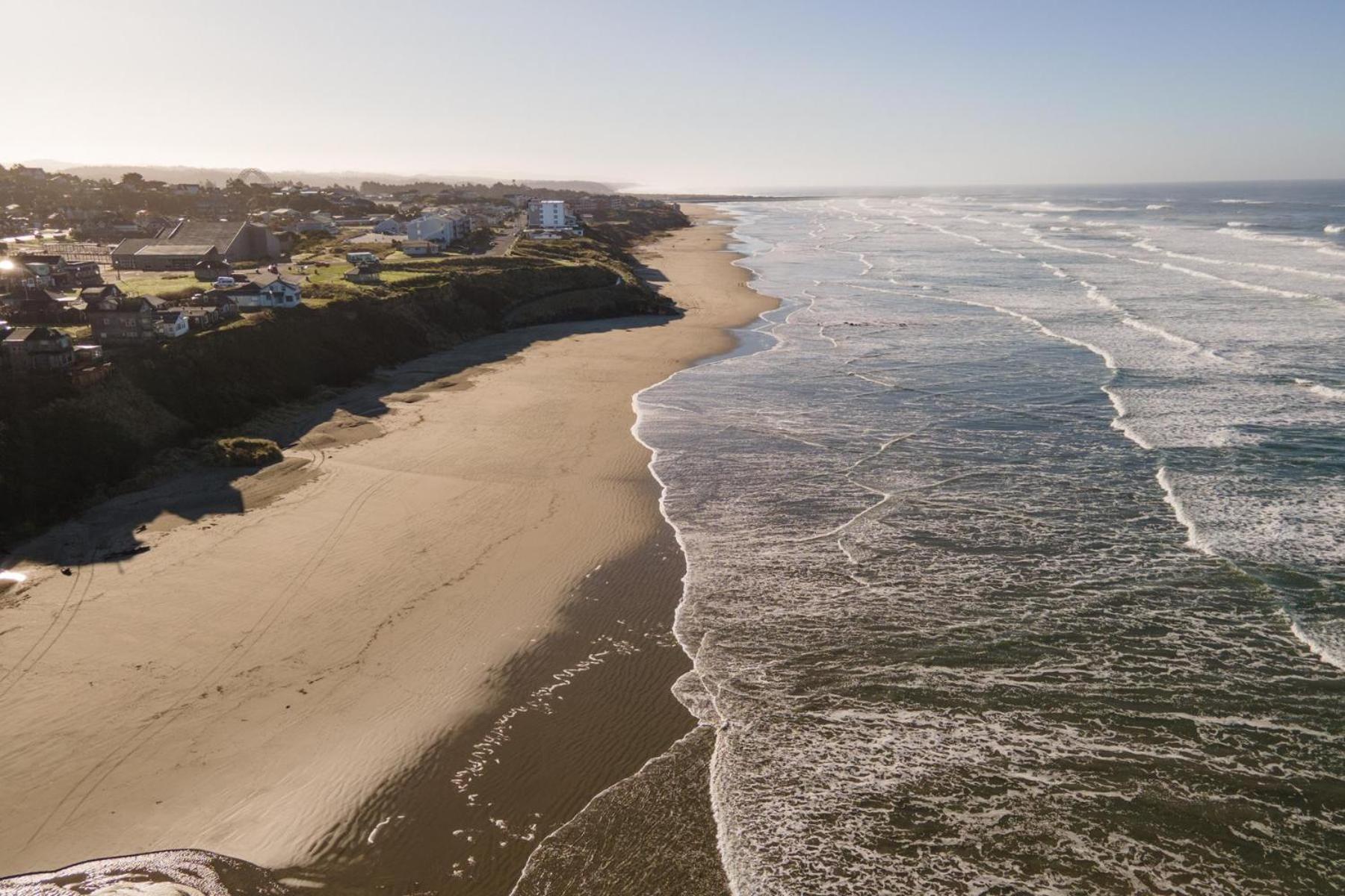 On The Beach Newport Exterior photo