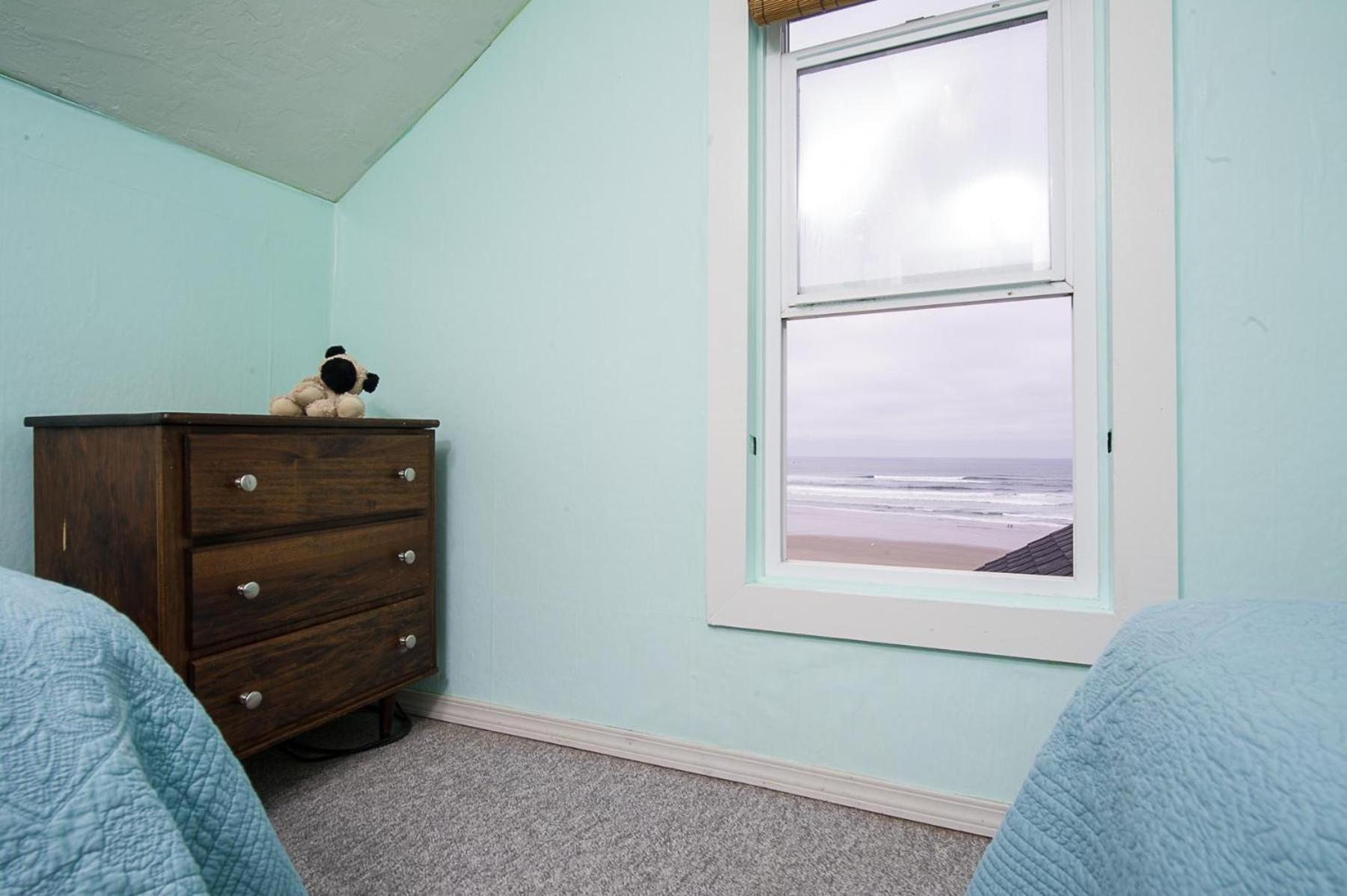 On The Beach Newport Exterior photo