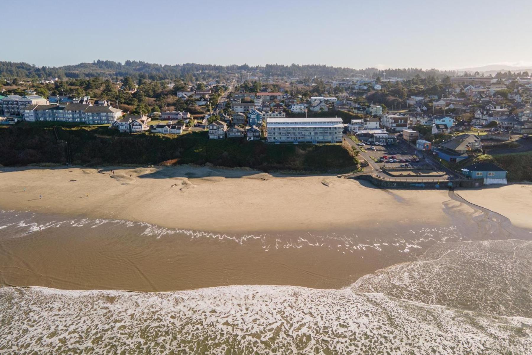 On The Beach Newport Exterior photo