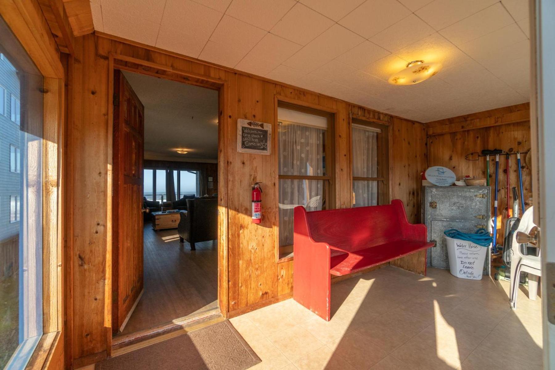 On The Beach Newport Exterior photo
